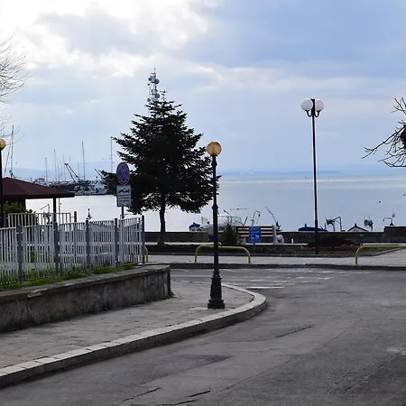 Vacation House Romantic Holiday home Pomorie